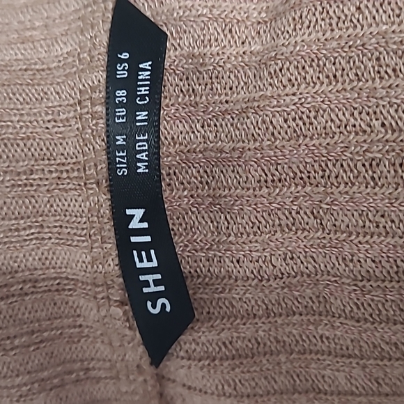 SHEIN WOMEN'S LONGSLEEVE V NECK CROP TEE - Picture 4 of 5